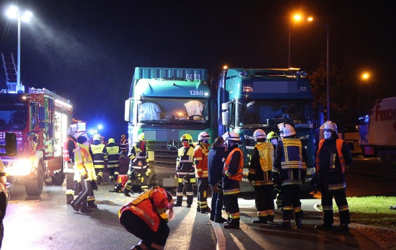 Un șofer român a murit strivit între două cabine de TIR, în parcare, în Germania / VIDEO