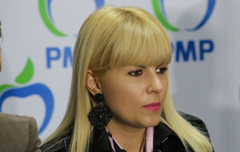 IMAGINI DE SENZAȚIE cu ELENA UDREA! Uite cum mai FRĂMÂNTĂ și ÎNTINDE  la COCĂ! / FOTO