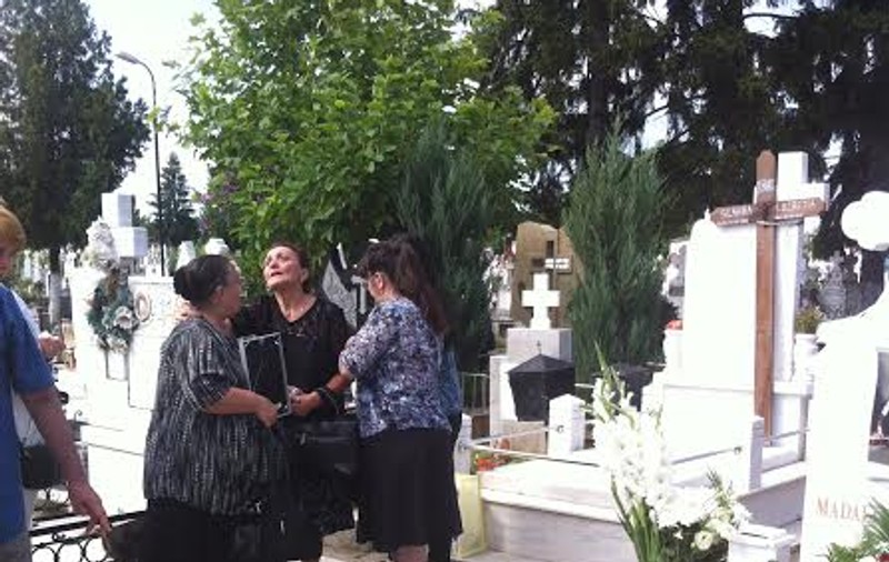 Lacrimi de disperare la mormântul Mădălinei Manole. Azi are loc parastasul de 5 ani de moartea artistei