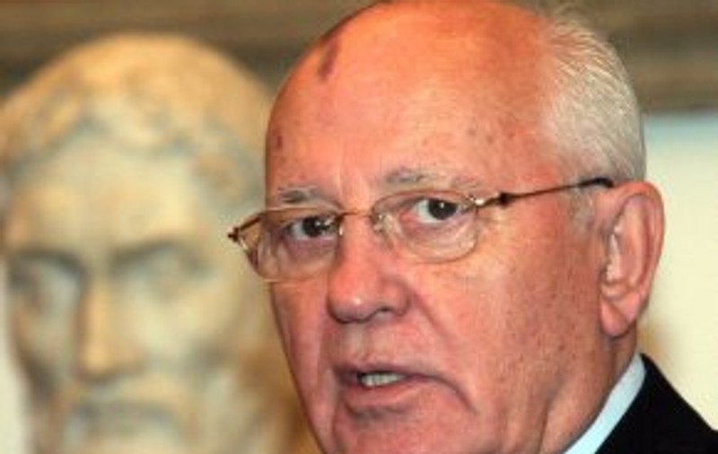 Mihail Gorbaciov a fost operat la ochi