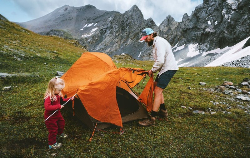 Cele mai ieftine destinații europene de camping în 2026: locația unde un loc de cort costă doar 20 de euro pe zi