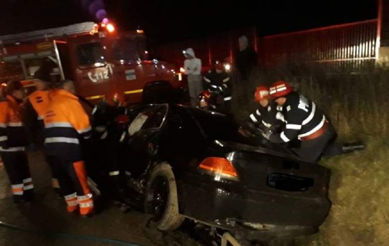 Accident grav lângă Zalău. Șoferul a murit pe loc, iar pasagera din dreapta este în comă