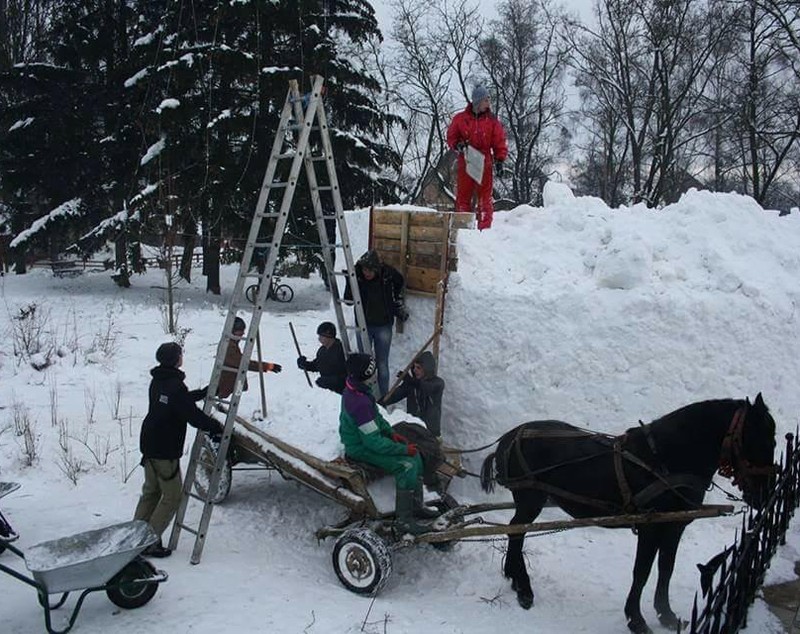 Cel mai mare om de zăpadă din Europa de Est e gata și se află în România / FOTO