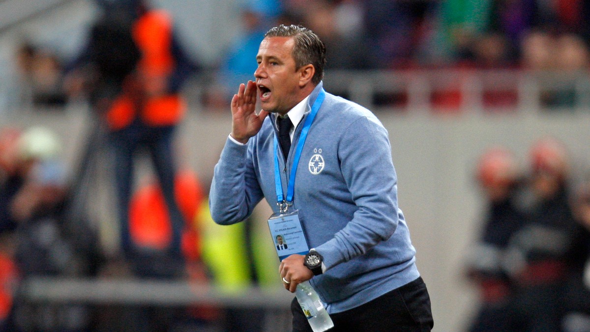 Laurențiu Reghecampf stă cu gura pe jucătorii săi pentru ca Steaua să facă performanță