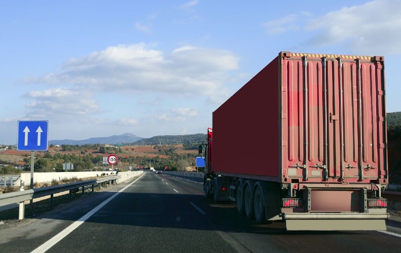 Țara care interzice peste 7.200 de șoferi de TIR pentru că nu au promovat testele de limba engleză