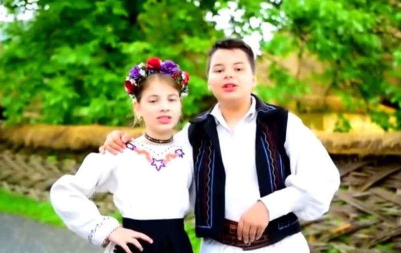 Primele sancțiuni în cazul celor doi copii din Maramureş care au cântat o melodie electorală pro-PSD