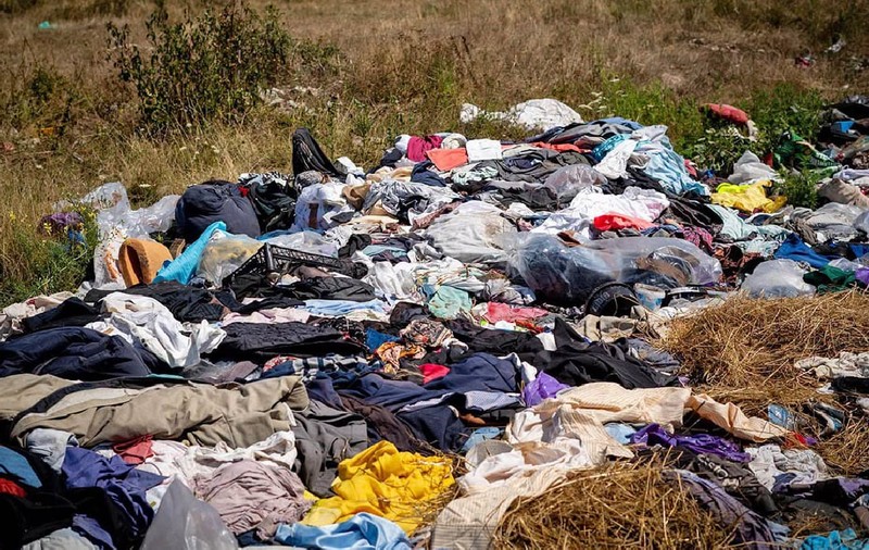 Deșeurile mascate sub eticheta de „second-hand”, o problemă gravă în România: „Oprim sursa de alimentare”