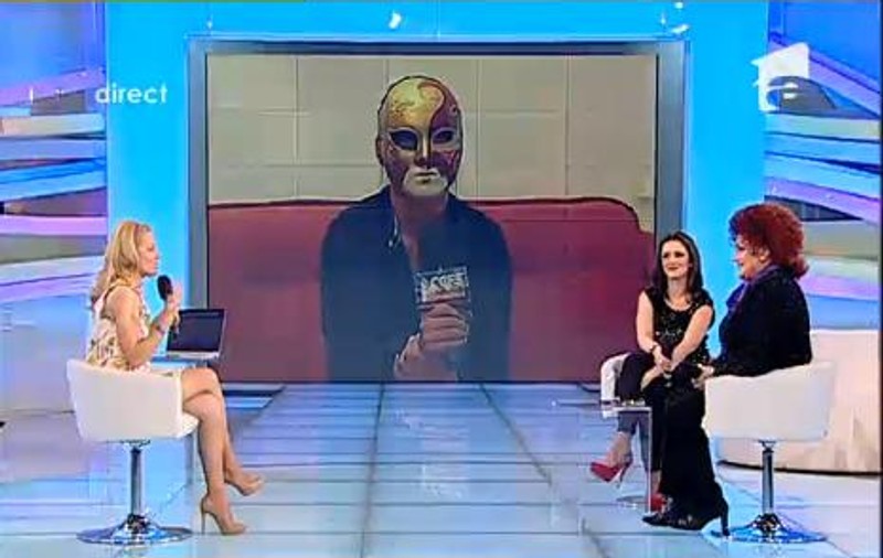 "M-a pipăit...A rămas să ne mai vedem.." | Scadalul lesbi cu manelista Carmen Şerban, episodul "amanta cu mască"