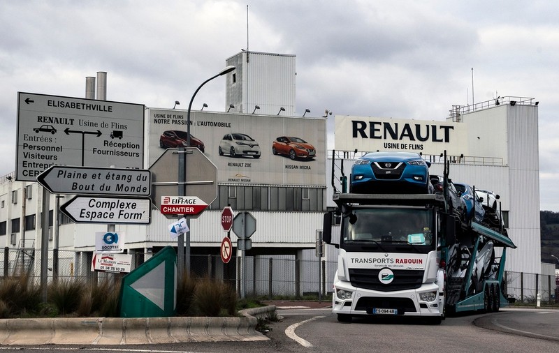 Presa franceză, despre angajările de la Renault: Grupul se bazează prea mult pe muncitori temporari și prestatori, care pleacă la constructori rivali când se termină proiectele