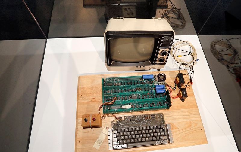 Un computer Apple în valoare de 200.000 de dolari, descoperit în gunoi