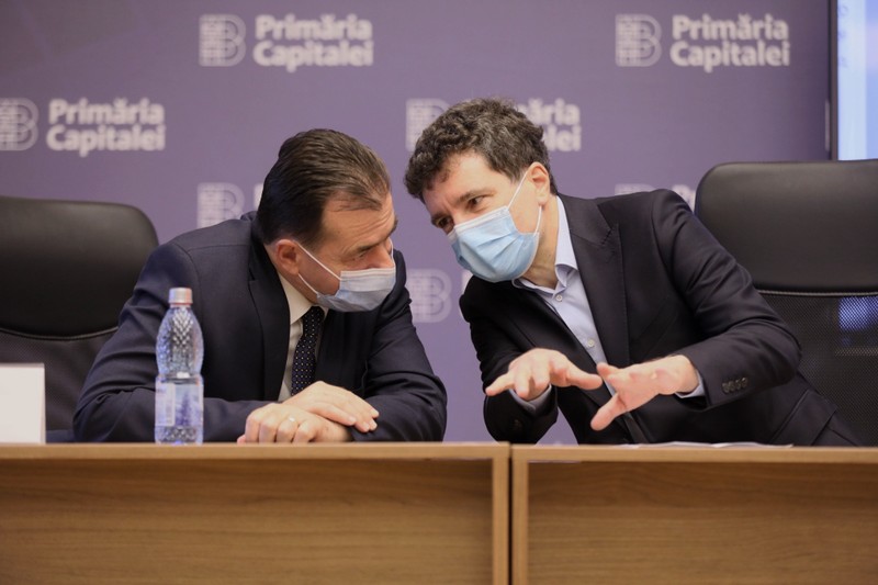 Primarul Capitalei, Nicușor Dan, alături de premierul Ludovic Orban, la conferința de presă despre termoficarea Bucureștiului | Foto: Eli Driu
