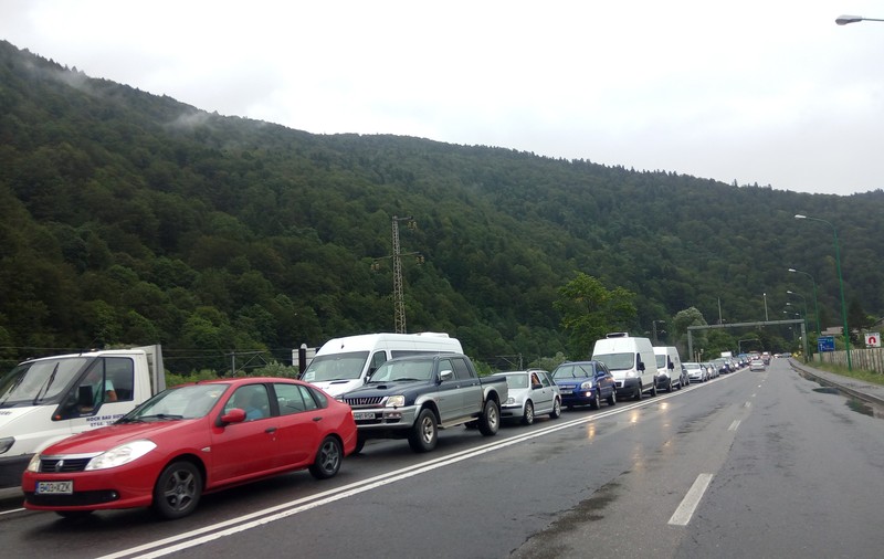 Trafic blocat pe Valea Prahovei. Mii de turiști se întorc spre București