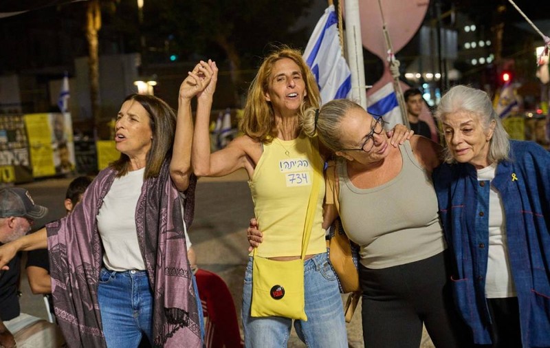 Israelul și Hamas au convenit asupra primei faze a planului de încetare a focului în Gaza. Familiile ostaticilor și palestinienii au sărbătorit în stradă | VIDEO