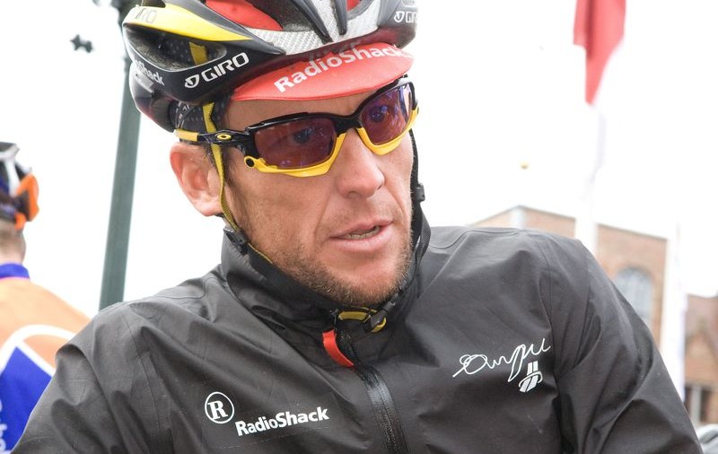 Lance Armstrong respinge acuzaţiile de dopaj