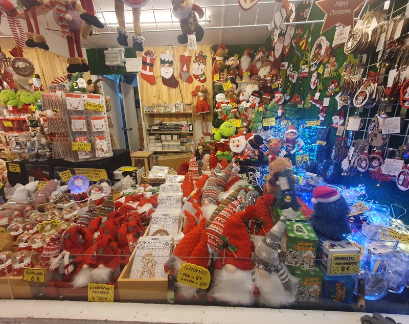 Sărbătorile de iarnă la Madrid. Explozia culinară din capitala Spaniei. Cât costă o porție de fructe de mare sau un pahar de vin în Mercado de San Miguel