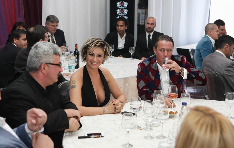 ADRIANA, ŞTIAI ASTA? Uite CE FACE Silviu Prigoană CÂND SOŢIA LUI MUNCEŞTE