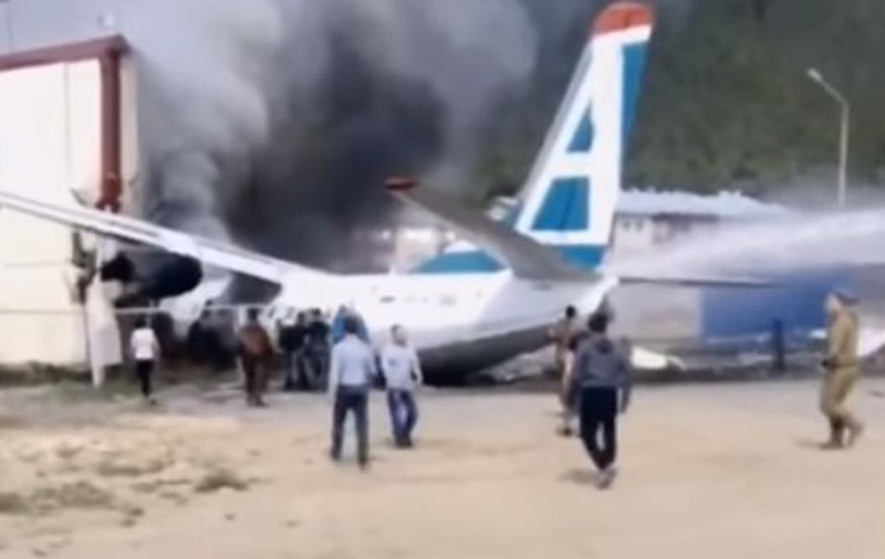 VIDEO | Incident aviatic în Rusia: 2 morţi şi 7 răniţi, după ce un avion de pasageri a efectuat o aterizare de urgenţă