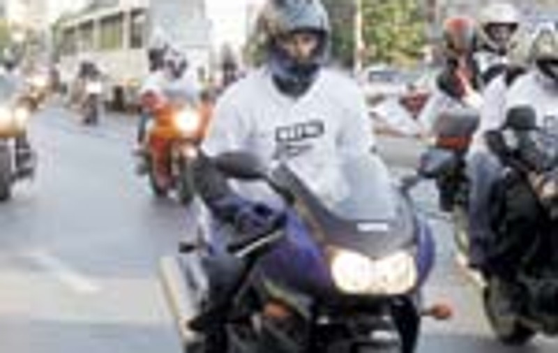 Miting pro Basescu pe motoare