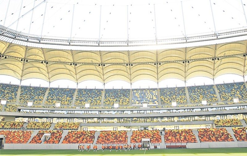Ieri au fost puse în vânzare biletele pentru românii care vor să asiste la finala Europa League, programată pe 9 mai 2012, pe Arena Naţională. Problemele au apărut deja
