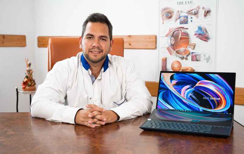 Laptopurile ASUS OLED ajută ochii asediați de lumina albastră