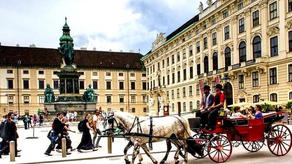 Trăsură cu cai prin Viena, capitala Austriei