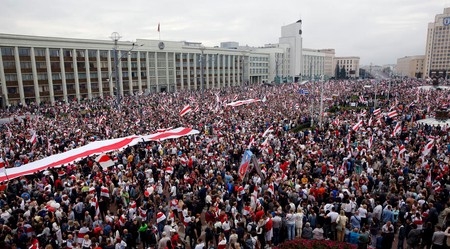 Duminică au avut loc din nou proteste masive în Belarus | Foto: EPA