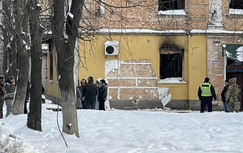 Graffitiul realizat de Banksy pe o clădire grav avariată de bombardamente din Hostomel a fost decupat și furat. Ce intenționau să facă hoții cu el