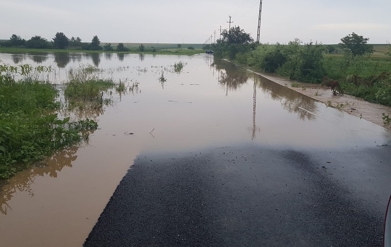 Cod galben de inundații în 10 județe până duminică dimineață