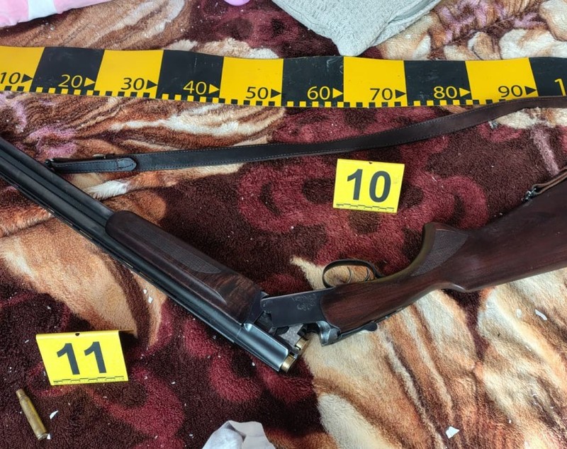 Momentul în care bărbatul din Neamț este împușcat mortal de luptătorii SAS: „Hai afară, lasă arma, nu îți facem nimic! Discutăm și atâta tot”