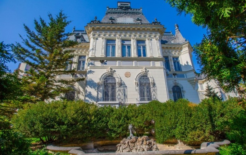 Clădire impresionantă din București, vândută cu 7,5 milioane de euro