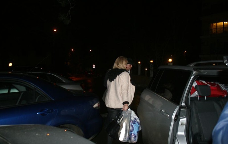EXCLUSIV! Primele imagini cu IULIANA MARCIUC şi ADRIAN ENACHE după scandalul despărţirii! ZÂMBITORI şi ÎNCĂRCAŢI DE BAGAJE la revenirea din AMERICA! | FOTO