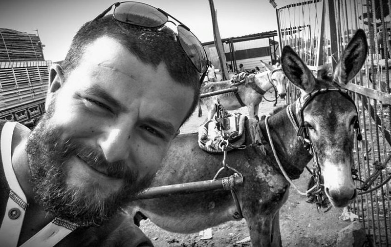 INTERVIU / Cum a ajuns Sorin Furcoi din Vaslui să devină vedetă internaţională la arabi: "Am învăţat engleza ascultând AC/DC!"