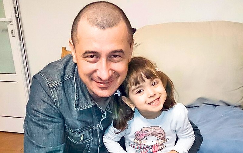George Tal se simte neputincios fără Daniela Györfi, care e plecată de aproape două luni! Iată pe cine a chemat să-l ajute cu Maria, fetiţa lor