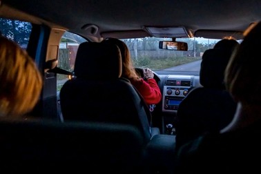 Mihaela se ocupă de transportul liceenilor care studiază în Slobozia