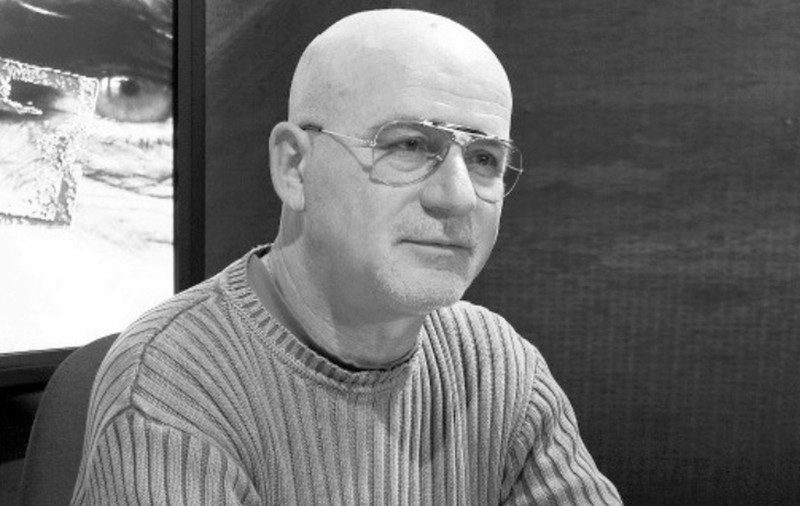 Interlopii i-au aruncat unui jurnalist o pisică moartă pe mormântul soției. Ce s-a întâmplat mai departe