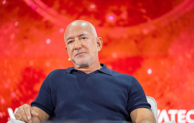 Jeff Bezos are peste 250 de miliarde de dolari, dar nici măcar averea lui nu îi deschide ușa acestui club exclusivist