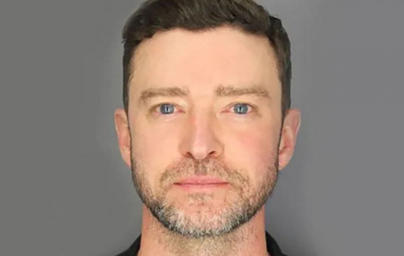 Justin Timberlake, eliberat de poliție după ce a fost prins băut la volan. Artistul avea probleme de echilibru și ochii roșii, atunci când a fost tras pe dreapta