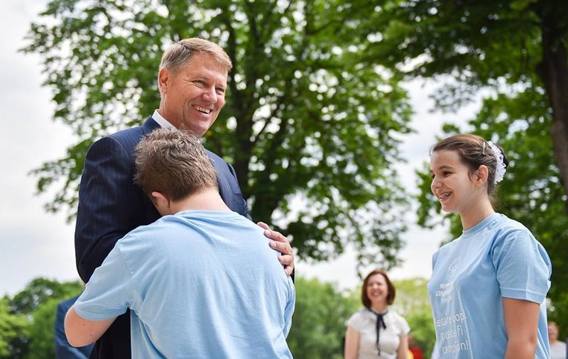 Preşedintele Klaus Iohannis, alături de sportivii Special Olympics, de Ziua Copilului: La Mulți ani tuturor copiilor!