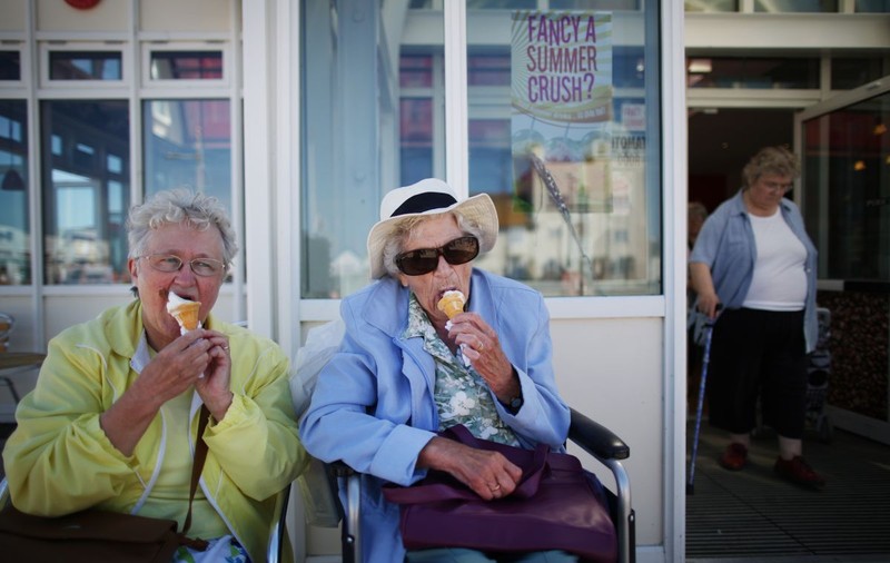 Fenomenul „SKI” ia amploare în Marea Britanie și SUA. Tot mai mulți pensionari aleg să își cheltuiască economiile pe vacanțe și confort, lăsând moștenirea copiilor pe plan secund.