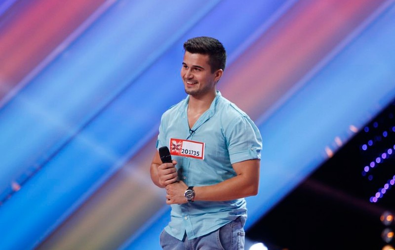 X FACTOR. Cheloo, vizitat la “X Factor” de poliţistul secţiei de care aparţine
