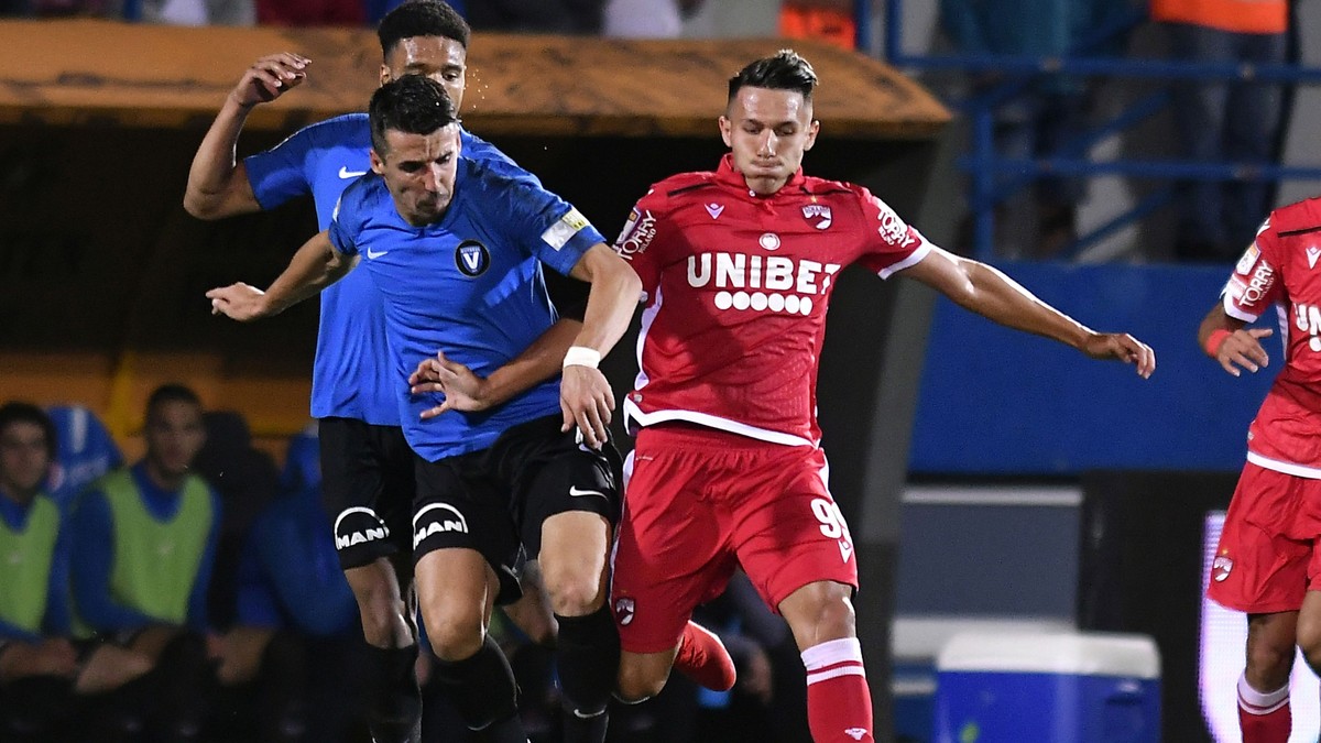 Andrei Artean si Robert Moldoveanu in meciul de fotbal dintre FC Viitorul si Dinamo Bucuresti, din cadrul Ligii 1 Casa Pariurilor, desfasurat pe Stadionul central al Academiei Gheorghe Hagi din Ovidiu, luni 15 iulie 2019. © FOTO:Razvan Pasarica/SPORT PICTURES