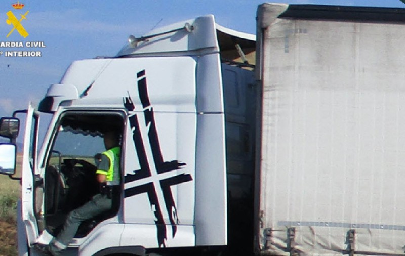 Doi șoferi de TIR care se schimbau la volan în mers au fost arestați, în Spania