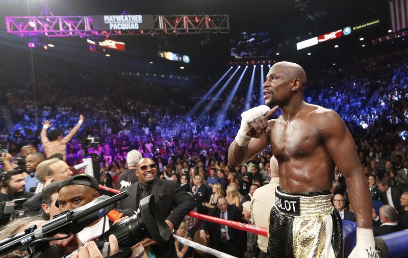 Luat peste picior, Mayweather a anunțat că renunță la titlurile mondiale!