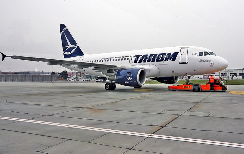 Incident pe aeroportul din Iasi. O cursă TAROM, în care se afla şi primarul din Iaşi, a fost anulată