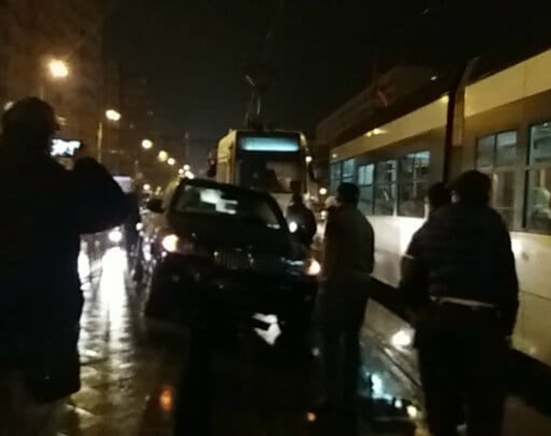 FOTO| Accident pe Stefan cel Mare. Tramvaiele nu mai ajung în Piața Victoriei