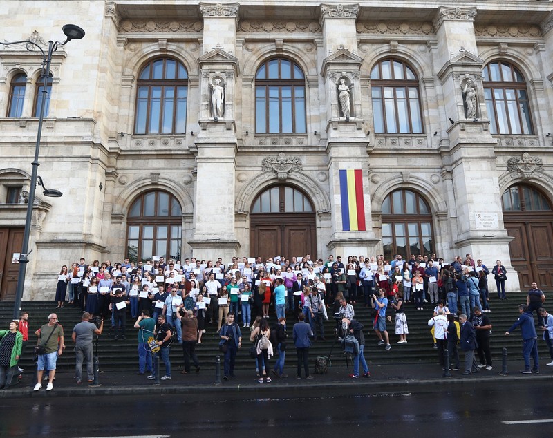 FOTO| Protestul magistraților din toată țara în fața Curții de Apel București: justiţia română este sub asalt în momentul de faţă