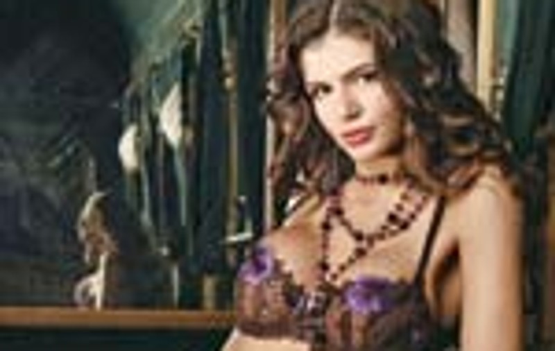 Monica Columbeanu face reclama la 'Bordel'