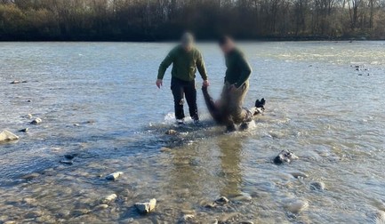 Doi polițiști de frontieră salvează de la înec un ucrainean care încearcă să traverse ilegal râul Tisa