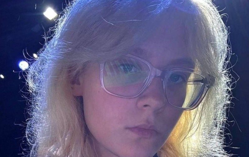 „Lăsați-l pe bătrân să tremure de frică”. Artistă de 18 ani, arestată după ce a cântat o melodie anti-Putin în Sankt Petersburg și momentul a devenit viral
