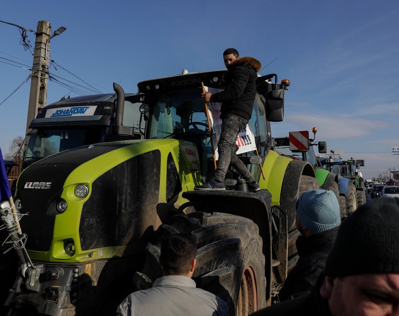 Protestul fermierilor și transportatorilor: 3 ore de discuții la Ministerul Agriculturii, 4 ore - la Transporturi, incidente la Constanța și trafic îngreunat în mai multe zone